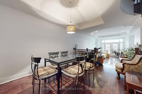 Photo 8 at 246 Walmer Road, Casa Loma, Toronto