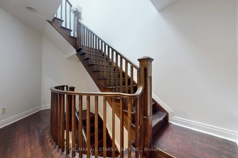 Photo 11 at 246 Walmer Road, Casa Loma, Toronto