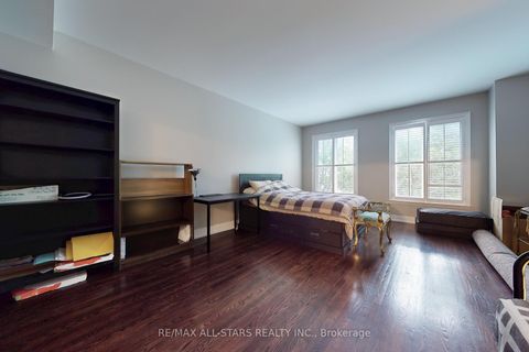 Photo 14 at 246 Walmer Road, Casa Loma, Toronto