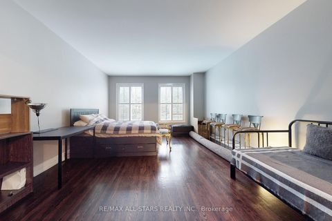 Photo 15 at 246 Walmer Road, Casa Loma, Toronto