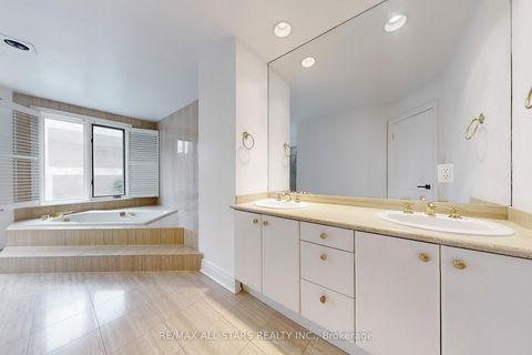 Photo 17 at 246 Walmer Road, Casa Loma, Toronto