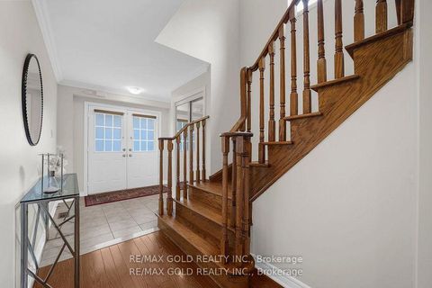 Photo 3 at 157 Black Maple Crescent, Patterson, Vaughan