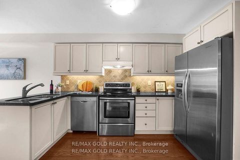 Photo 14 at 157 Black Maple Crescent, Patterson, Vaughan