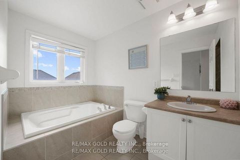 Photo 24 at 157 Black Maple Crescent, Patterson, Vaughan