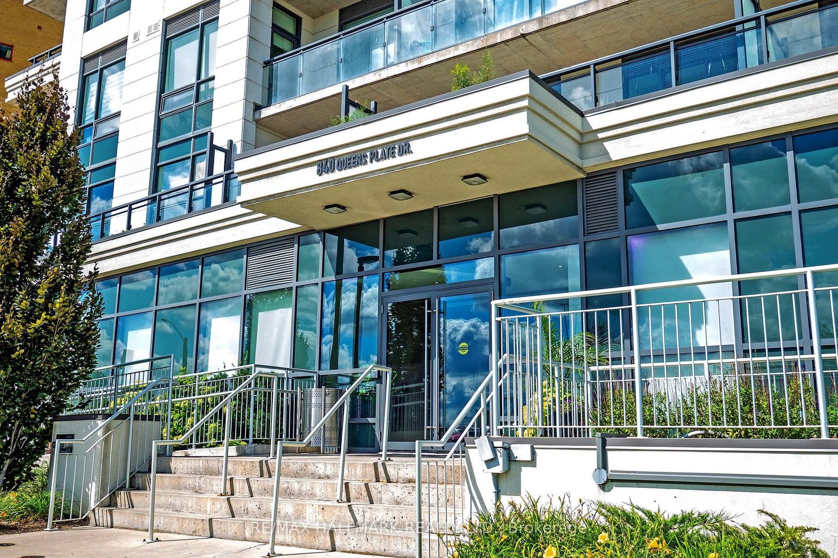1207 - 840 Queens Plate Drive, Clairville, Toronto by Loree Meneguzzi Real Estate 1207 - 840 Queens Plate Drive, Clairville, Toronto