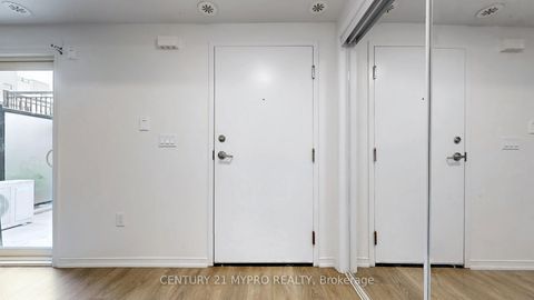 Photo 2 at 135 - 515 Kingbird Grove, Rouge E11, Toronto