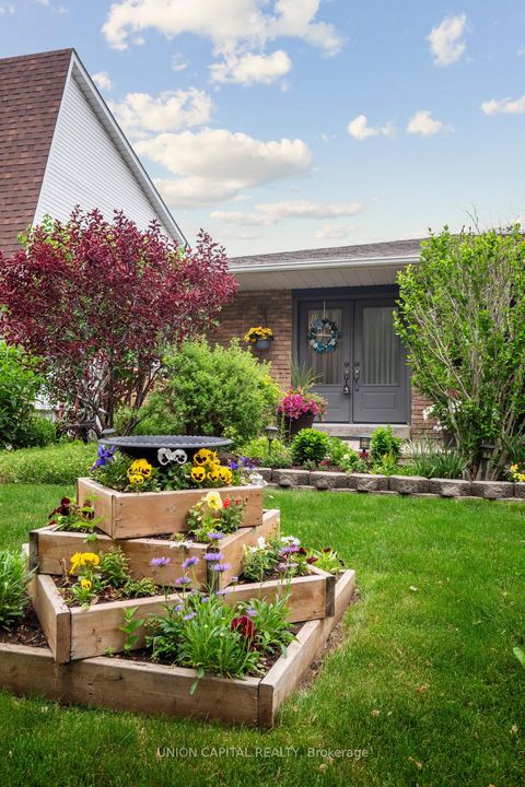 Photo 4 at 107 White Heather Boulevard, Agincourt North, Toronto