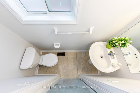 Photo 14 at 2872 Garnethill Way, WM Westmount, Oakville