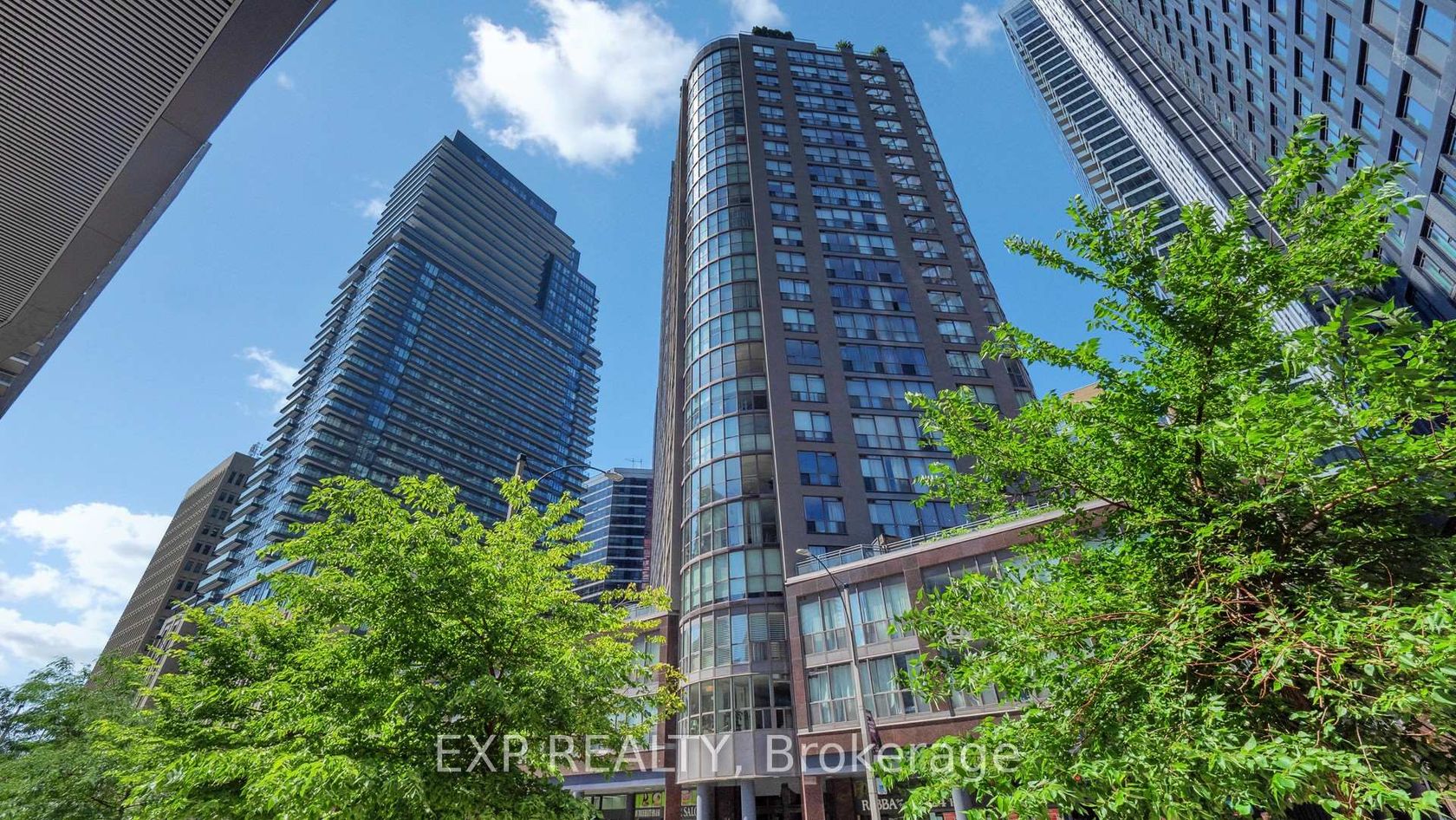 1105 - 24 Wellesley Street W, Bay Street Corridor, Toronto 
