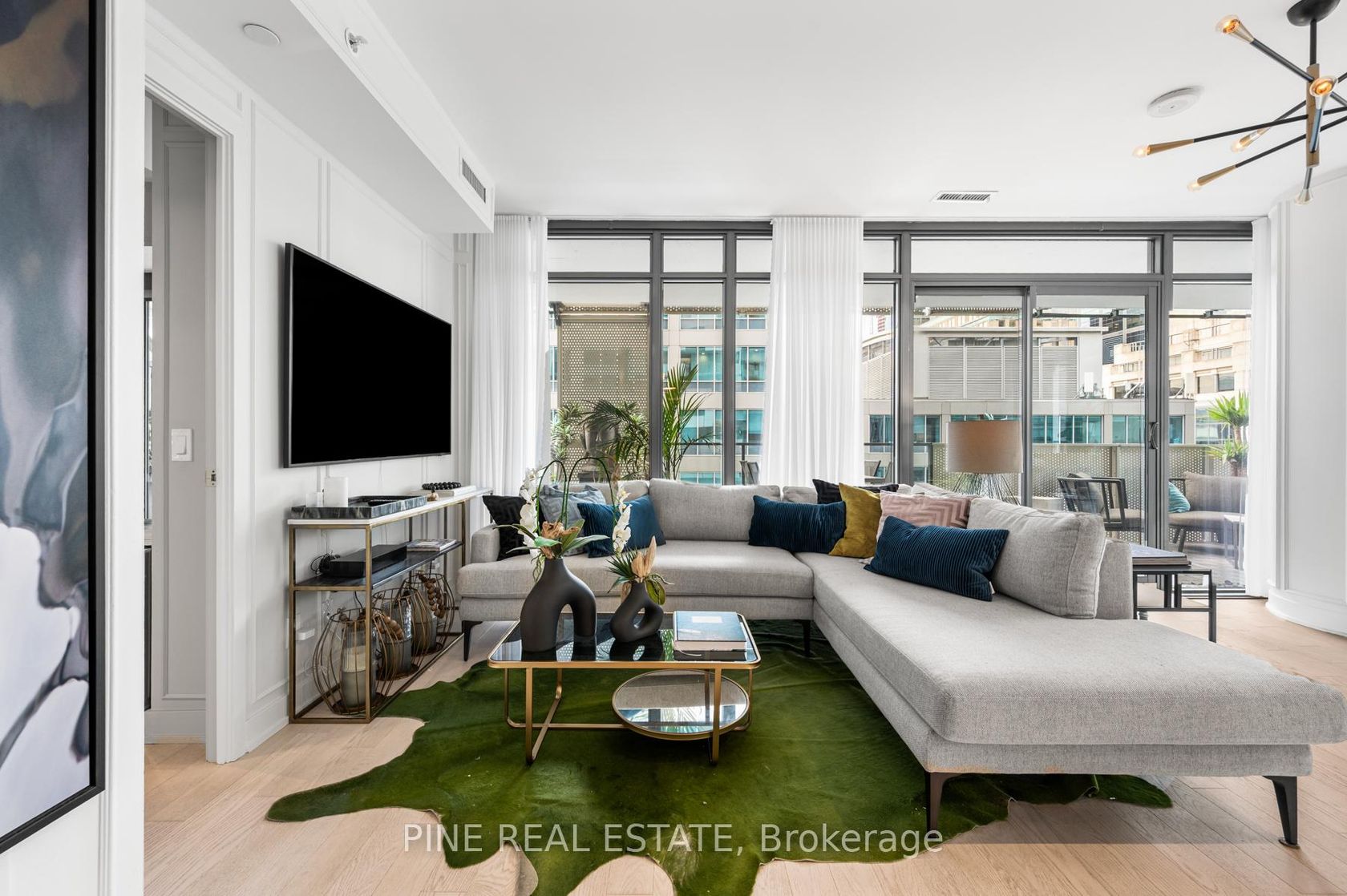 1305 - 25 Richmond Street E, Yonge Corridor, Toronto by Loree Meneguzzi Real Estate 1305 - 25 Richmond Street E, Yonge Corridor, Toronto