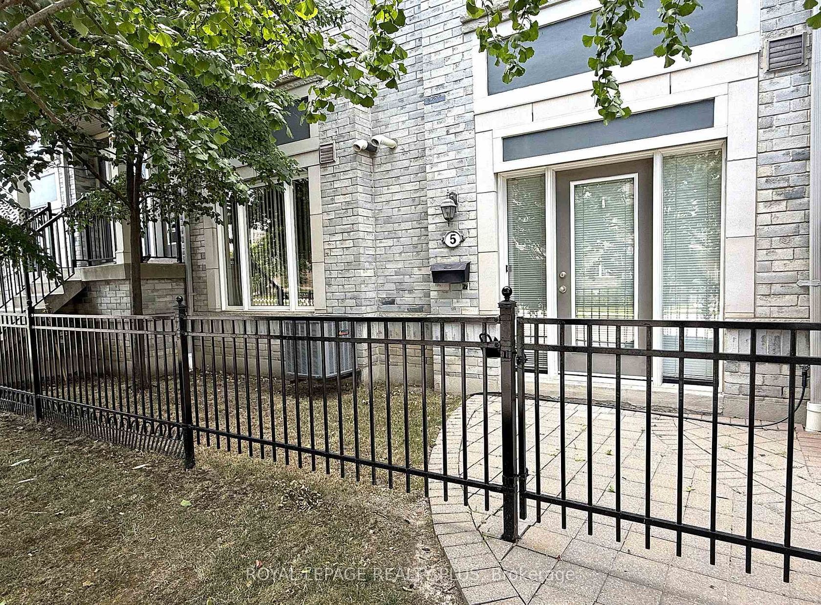 5 - 3015 Destination Drive, Churchill Meadows, Mississauga by Loree Meneguzzi Real Estate 5 - 3015 Destination Drive, Churchill Meadows, Mississauga