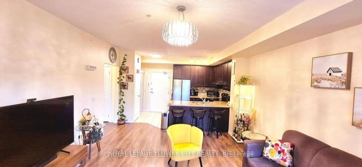 Photo 4 at 215 - 570 Lolita Gardens, Mississauga Valleys, Mississauga