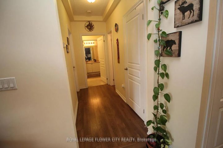 Photo 8 at 215 - 570 Lolita Gardens, Mississauga Valleys, Mississauga