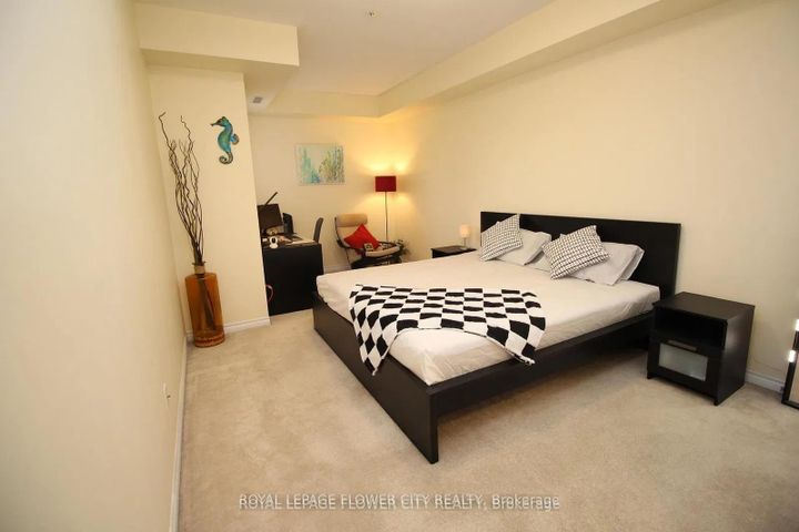 Photo 9 at 215 - 570 Lolita Gardens, Mississauga Valleys, Mississauga