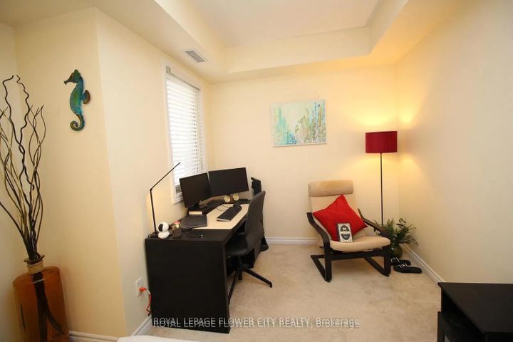 Photo 10 at 215 - 570 Lolita Gardens, Mississauga Valleys, Mississauga