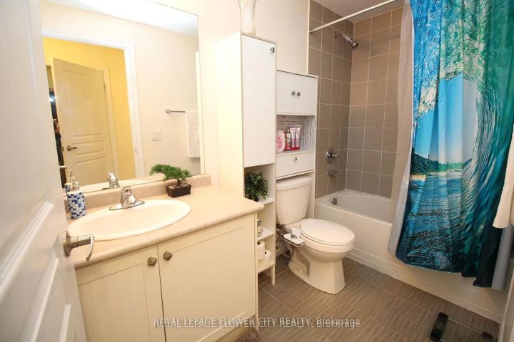 Photo 12 at 215 - 570 Lolita Gardens, Mississauga Valleys, Mississauga