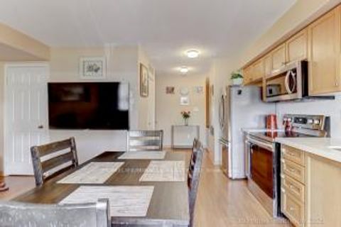 Photo 10 at 8 - 37 Four Winds Drive, York University Heights, Toronto