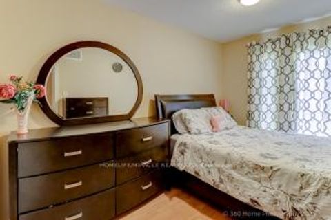 Photo 14 at 8 - 37 Four Winds Drive, York University Heights, Toronto