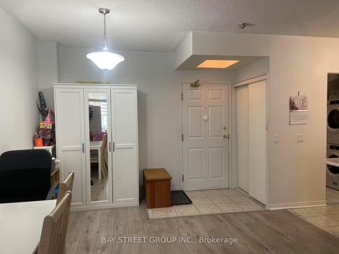 Photo 2 at 212 - 7378 Yonge Street, Yorkhill, Vaughan