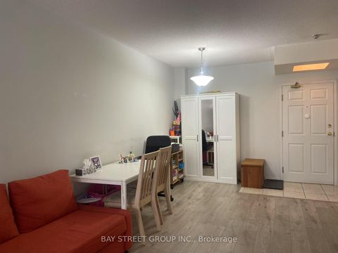 Photo 4 at 212 - 7378 Yonge Street, Yorkhill, Vaughan