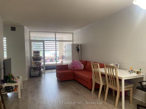 Photo 6 at 212 - 7378 Yonge Street, Yorkhill, Vaughan
