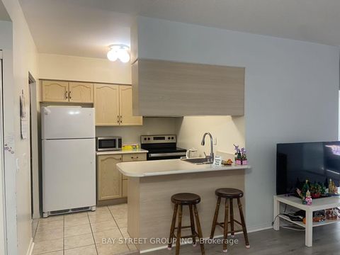 Photo 7 at 212 - 7378 Yonge Street, Yorkhill, Vaughan