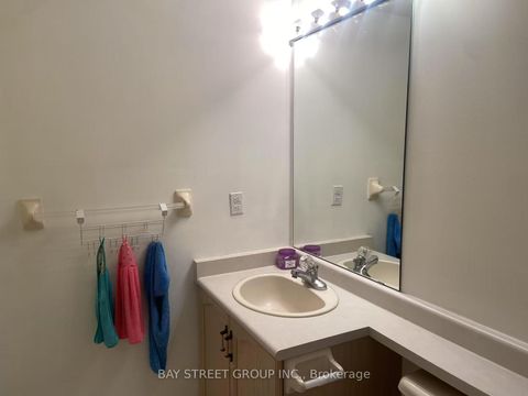 Photo 11 at 212 - 7378 Yonge Street, Yorkhill, Vaughan
