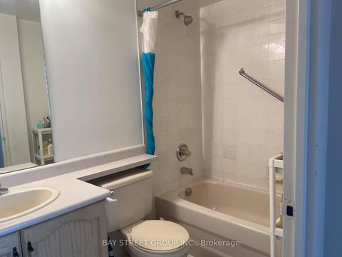 Photo 12 at 212 - 7378 Yonge Street, Yorkhill, Vaughan