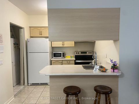 Photo 13 at 212 - 7378 Yonge Street, Yorkhill, Vaughan