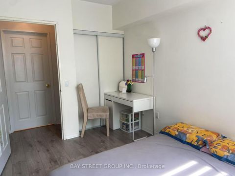 Photo 15 at 212 - 7378 Yonge Street, Yorkhill, Vaughan