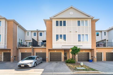 Photo 2 at 32 - 83 Mondeo Drive, Malvern, Toronto