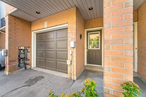 Photo 4 at 32 - 83 Mondeo Drive, Malvern, Toronto