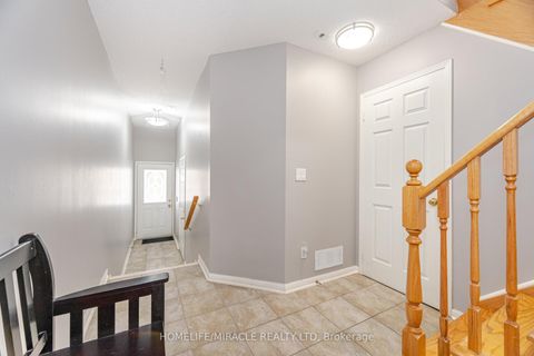 Photo 6 at 32 - 83 Mondeo Drive, Malvern, Toronto