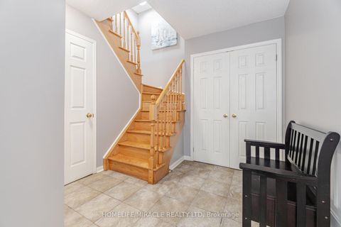 Photo 7 at 32 - 83 Mondeo Drive, Malvern, Toronto