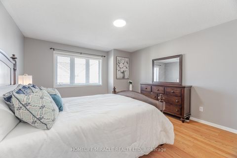 Photo 8 at 32 - 83 Mondeo Drive, Malvern, Toronto