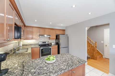 Photo 10 at 32 - 83 Mondeo Drive, Malvern, Toronto