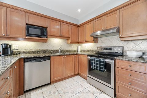 Photo 12 at 32 - 83 Mondeo Drive, Malvern, Toronto