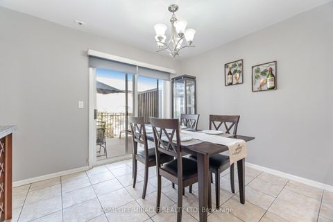 Photo 14 at 32 - 83 Mondeo Drive, Malvern, Toronto