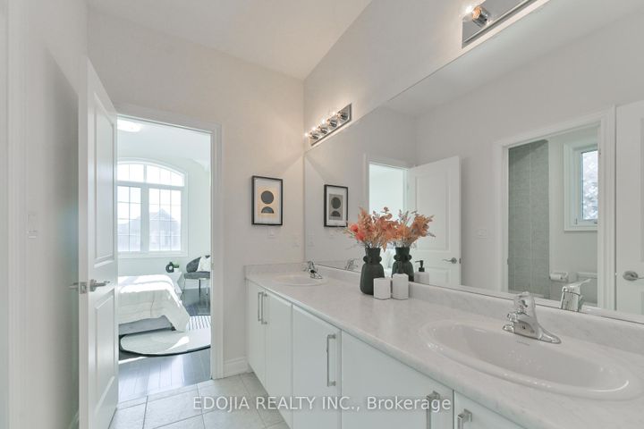 Photo 33 at 11 Alex Black Street, Patterson, Vaughan