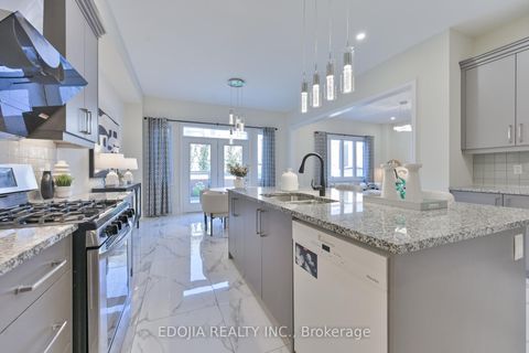 Photo 18 at 11 Alex Black Street, Patterson, Vaughan