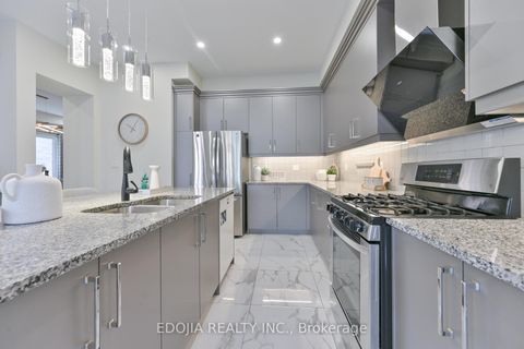 Photo 19 at 11 Alex Black Street, Patterson, Vaughan