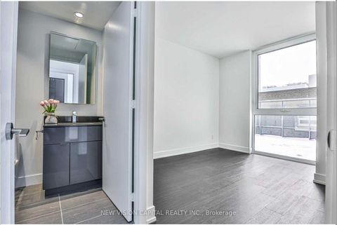 Photo 4 at 715 - 7 Grenville Street, Bay Street Corridor, Toronto