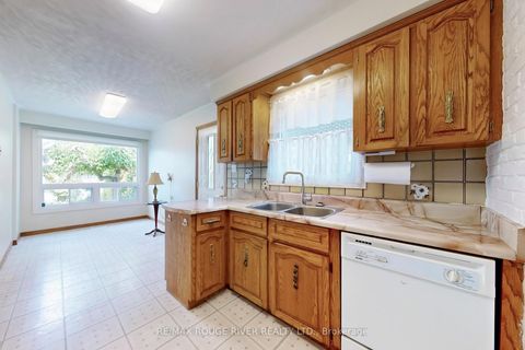 Photo 10 at 9 Comrie Terrace, Cliffcrest, Toronto