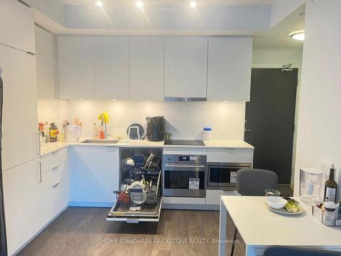 Photo 3 at 1011 - 8 Olympic Gdn S Drive, Newtonbrook East, Toronto
