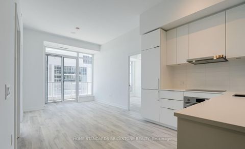 Photo 4 at 1011 - 8 Olympic Gdn S Drive, Newtonbrook East, Toronto