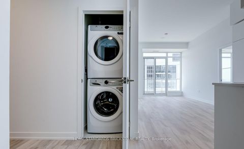 Photo 6 at 1011 - 8 Olympic Gdn S Drive, Newtonbrook East, Toronto