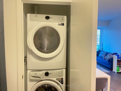 Photo 8 at 1011 - 8 Olympic Gdn S Drive, Newtonbrook East, Toronto