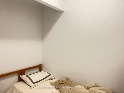Photo 10 at 1011 - 8 Olympic Gdn S Drive, Newtonbrook East, Toronto