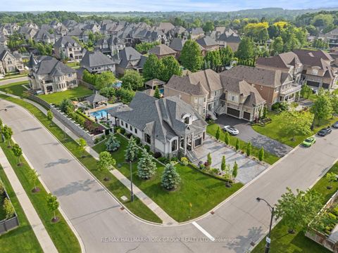 Photo 4 at 2 Tidnish Court, Nobleton, King
