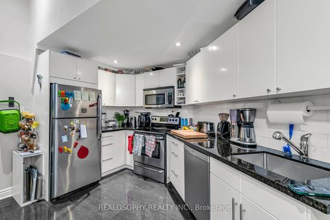 Photo 3 at 626 Huron Street, Annex, Toronto Photo 3 at 626 Huron Street, Annex, Toronto